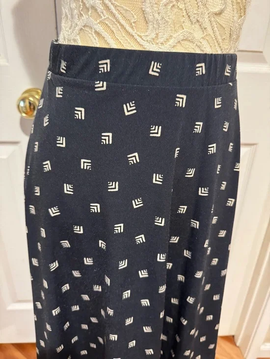 Gilli Black Circle Skirt with Cream Geometric Motif - Picture 3 of 4